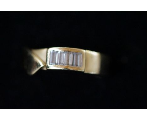 14ct gold gents 3 stone ring 4.4 grams