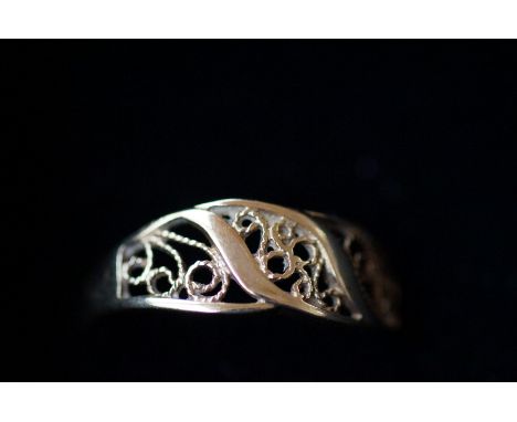 9ct Gold pierced dress ring 