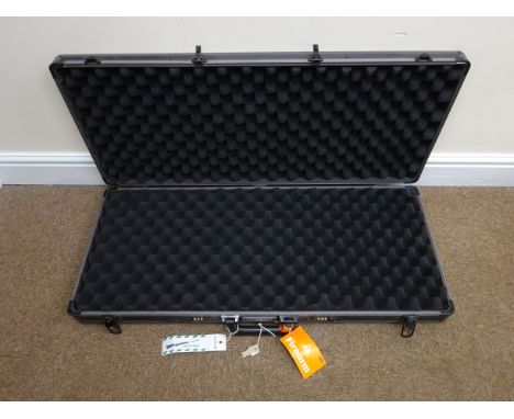 Napier of London black and aluminium Gun case, with two keys and combination locks, L86cm, W37cm, H12cm Condition Report Clic