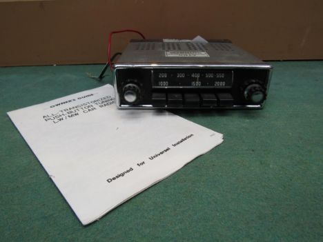 A 1970's Motorola/World Radio car radio 