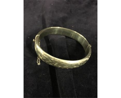 A silver bangle hallmarked Birmingham 16g