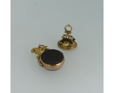 An early 20thC 9ct gold Swivel Fob, the circular fob set carnelion and bloodstone surmounted with a lion suspension ring, tog