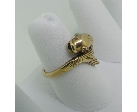 A 9ct gold Dolphin Ring, the head and tail crossing over at the front, with ruby eyes, Size N, 3.8g. 