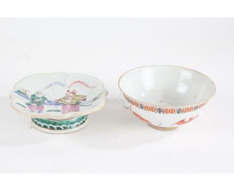 Chinese export porcelain bowl, painted with bats, within a gilt border and foot, with red wax export seal, 12cm diameter, tog