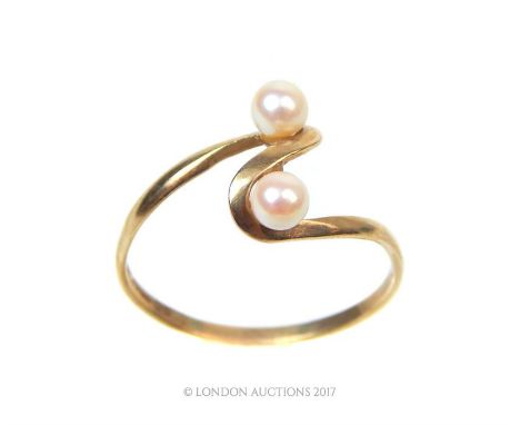 9 ct yellow gold, double pearl crossover ring, featuring two, round, cultured pearls to the centre and a slim shank, Ring Siz