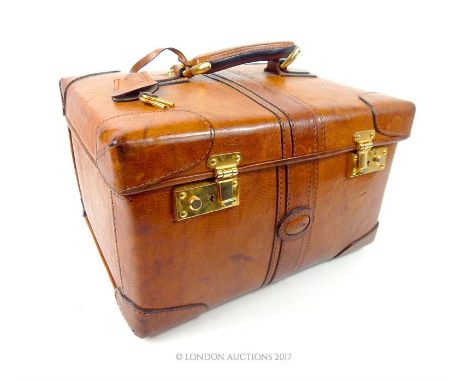 An Arfango Italian tan leather vintage style travel vanity case with brass fittings, 27 x 35 x 27cm.
