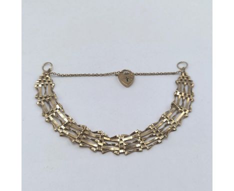A 9ct gold gate link bracelet with a heart shaped locket 5.6g 