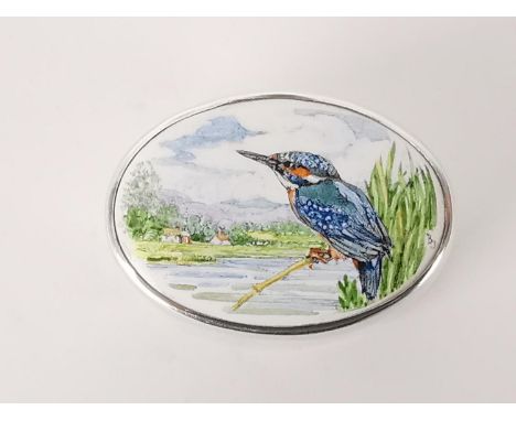 An Elizabeth II silver and enamel oval pill box, by Clive Norman Bullivant, Birmingham 1979, decorated with a kingfisher and 