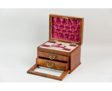 A good quality 19th Century walnut lady's travelling box with inset carrying handle, the slightly domed lid opening to reveal