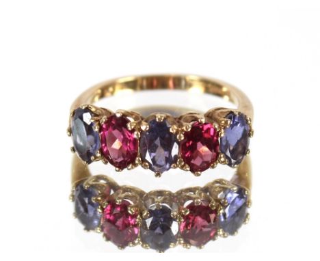 A 9ct gold ring, set amethyst and garnets, ring size M/N, 2.4gms