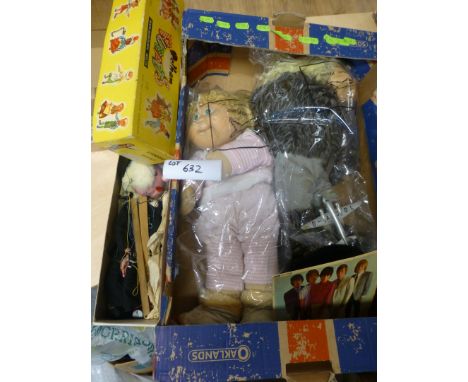 Collectables :2 x Cabbage Patch dolls, dinky plane Viking, and Pelham Puppet, school master plus a few records (45’s) incl Ro