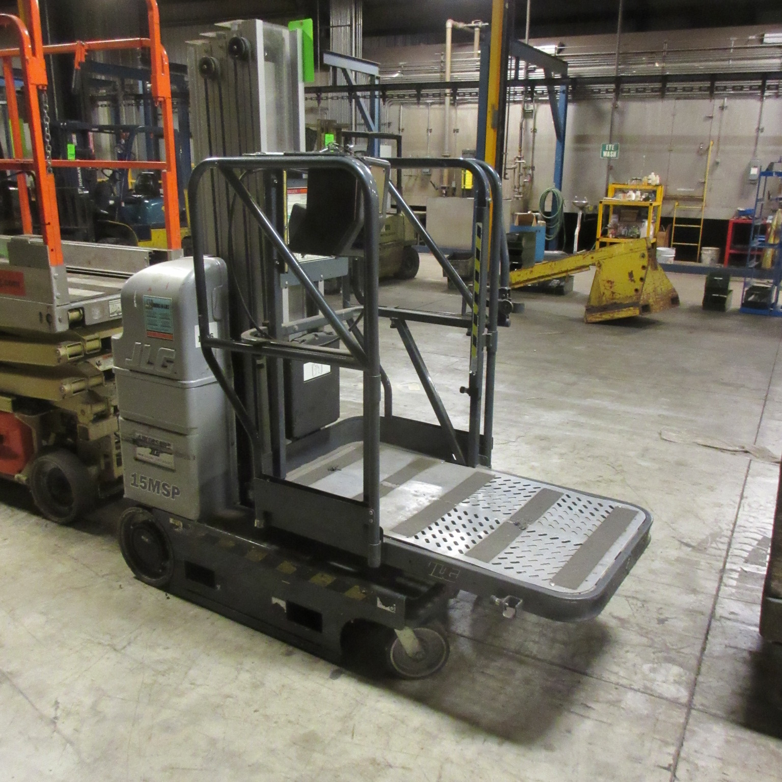 JLG Model 15MSP Battery Powered Telescopic Platform Lift ; Serial