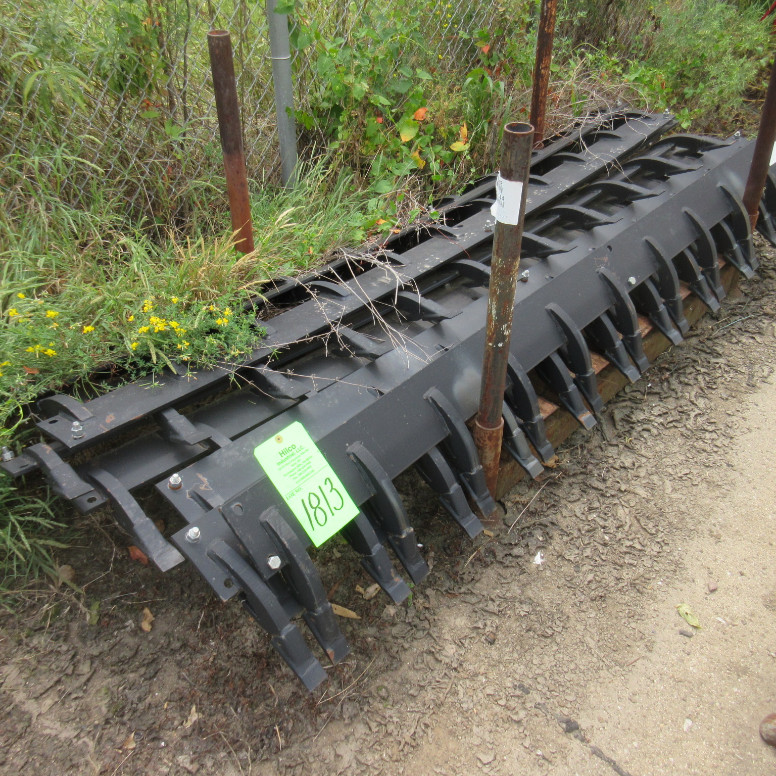 Massey Ferguson Model 7116906 96'' Tooth Bar for Loader Bucket