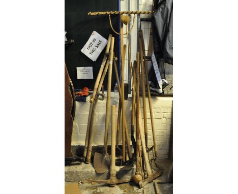 Collection of garden tools, scythes, forks, rakes etc.(B.P. 21% + VAT) 