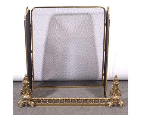 Brass and mesh triptych spark guard, width 66cm, height 83cm, and a brass fender.