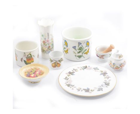 Portmeirion jardinieres, 14cm; a Royal Worcester 'June Garland' pattern cake plate, boxed; Royal Worcester 'Evesham' pattern 