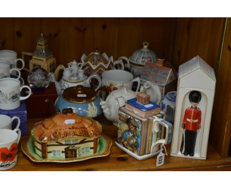 VARIOUS CERAMICS AND GLASS, to include novelty teapots (Sadler etc), Masons ceramic flask shaped as Guardsman in century box 