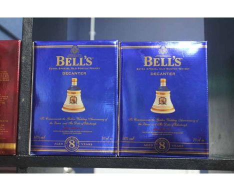 BELL'S CHRISTMAS 1997 BELL
Blended Scotch Whisky in cream and brown  Wade ceramic decanter. 70cl, 40% volume, in carton.
BELL