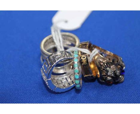 SELECTION OF SILVER RINGS AND AN UNMARKED GLOD MOURNING RING
together with another ring (6)