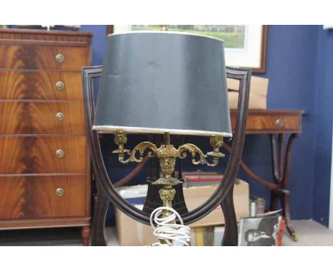 DECORATIVE BRASS TABLE LAMP ON A MARBLE BASE 