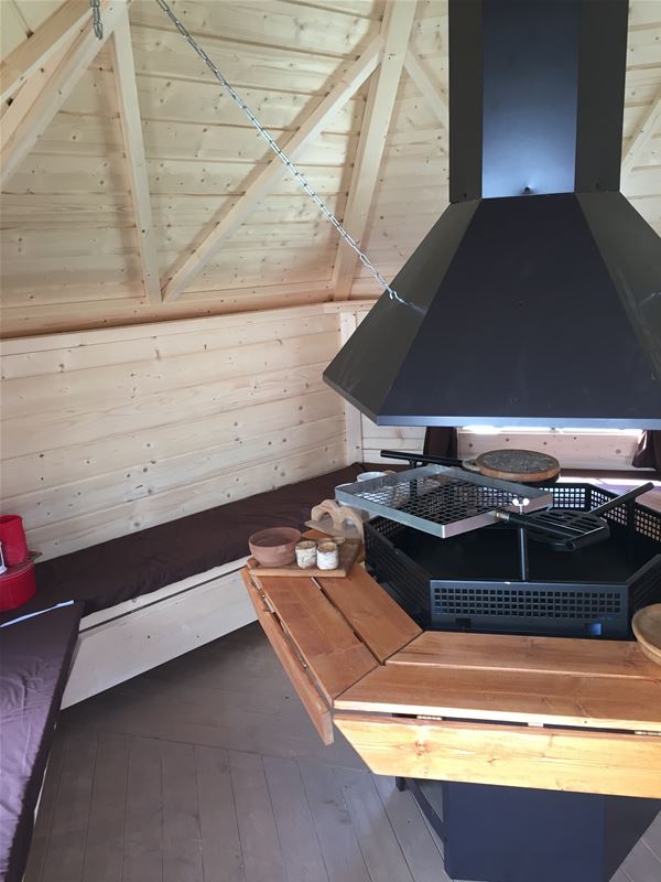 046619} BBQ Grill Hut 9.2m2: 6 Corner Cabin c/w Walls - Roof - Floor 