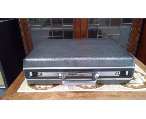 'Samsonite' vintage hardshell suitcase, key included.