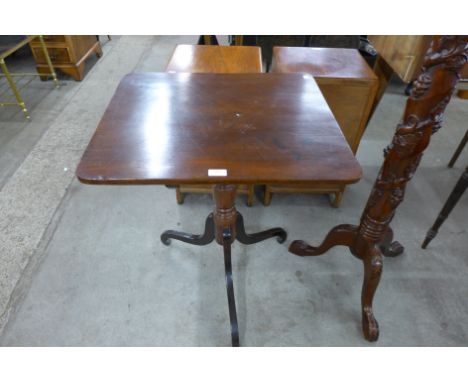 A Victorian mahogany tilt-top tripod table