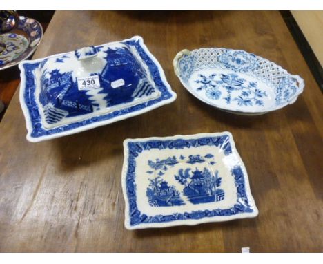 Mixed collection of items to include boxed Ronson lighter pen, Meissen dish, Oil Lamp etc