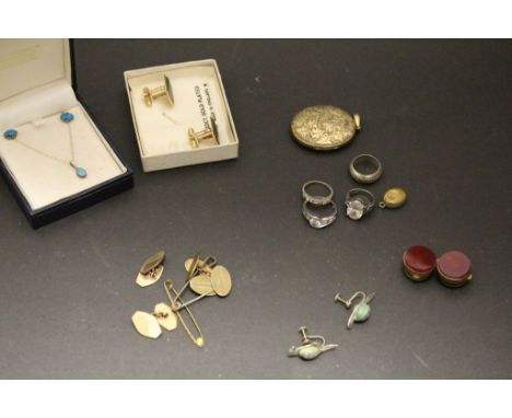 Collection of vintage jewellery to include Silver rings and a necklace & earring set