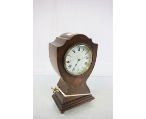 A Edwardian mahogany mantel clock