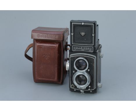 A Rollei Rolleicord IV TLR Camera,serial no. 1355996, with Schneider Xenar f/3.5 75mm lens, body, G, shutter working, lens, F