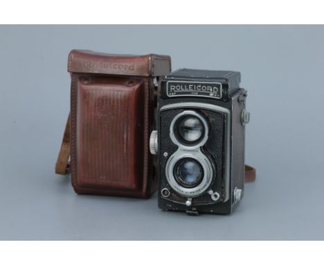 A Rollei Rolleicord II Type 6 TLR Camera,black, serial no. 1115460, with Schneider Xenar f/3.5 75mm lens, body, G, shutter wo