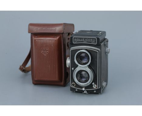 A Rollei Rolleicord III TLR Camera,black, serial no. 1172293, with Schneider Xenar f/3.5 75mm lens, body, G, shutter working,