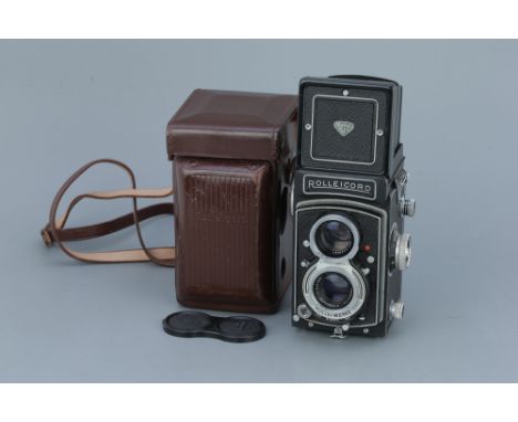 A Rollei Rolleicord Vb TLR Camera,serial no. 2669974, with Schneider Xenar f/3.5 75mm lens, body, VG, shutter working, lens, 