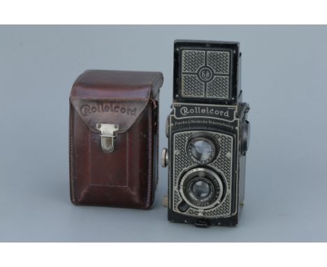 A Rollei Rolleicord I Art Deco TLR Camera,with Carl Zeiss Jena Triotar f/4.5 75mm lens, body, G-VG, shutter working, lens, G,