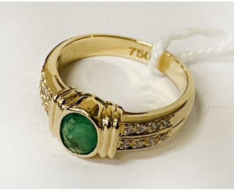 18CT YELLOW GOLD 1 CARAT EMERALD &amp; DIAMOND RING - SIZE N - APPROX 5.6 GRAMS