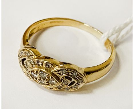 18CT GOLD &amp; DIAMOND RING - APPROX 3.7 GRAMS