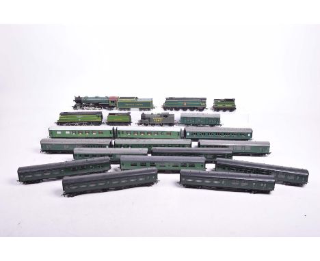 A quantity of '00' gauge Southern Railway itemsComprising Wrenn 0-6-2 tank locomotive no. 1047, Rivarossi 4-6-2 locomotive no