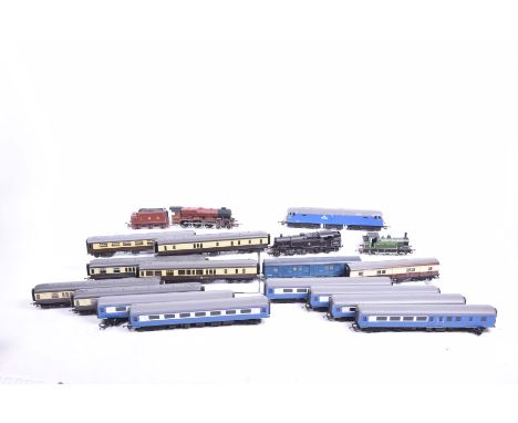 A quantity of '00' gauge railway itemsIncluding six empty boxes, Hornby 0-6-0 tank locomotive no. 68472 in green BR livery, H