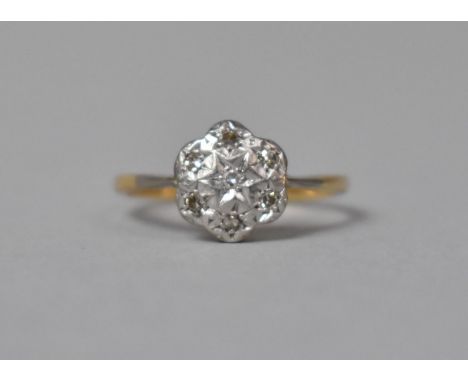 An 18ct Gold Ring Set with Seven Diamonds, 2.6g