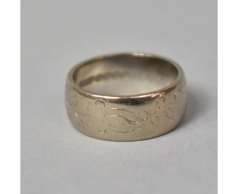 An 18ct White Gold Ring with Engraved Floral Design, B'ham 1969, 8.4gms, Size K 