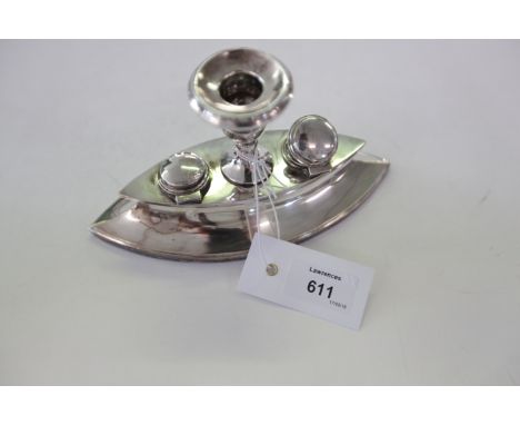 A SILVER CHESHIRE REGT DESK ORNAMENT. An attractive desk ornament with hallmark for Birmingham 1918, lidded ink glass jars an