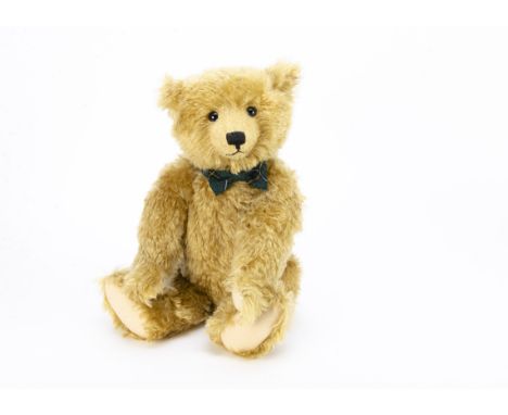 A Steiff limited edition for Teddy Bears of Witney Henderson, 1600 of 2000, in original box with certificate, 1997  (dusty)