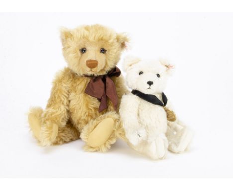 Two Steiff limited edition teddy bears: Year 2000 Teddy Bear, 3363 for the year 1999, in original box with certificate; and D