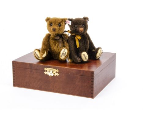 A Steiff limited edition Ambao Chocolate Belgium Bear Set, 390 of 1500, two bears in original wooden box, 2001