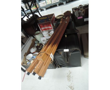 A Gladstone bag, a breifcase and an easel