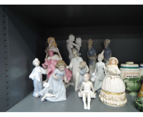 A selection of figures including Nao, Casades etc