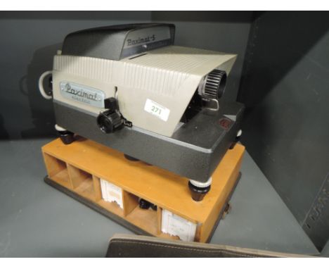 A Braun, Nurnberg Paximat-5 slide projector in fitted case