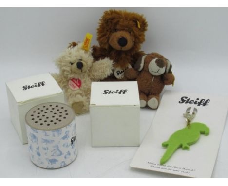 Steiff 'Charlie' teddy bear H:16cm, three Steiff keyrings and two Steiff growlers 