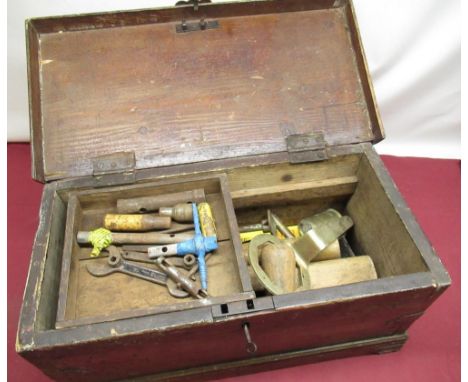 Early C20th scumbled pine tool box with steel reinforcing straps, carrying handles on platform base, W57cm D28cm H28cm  conta